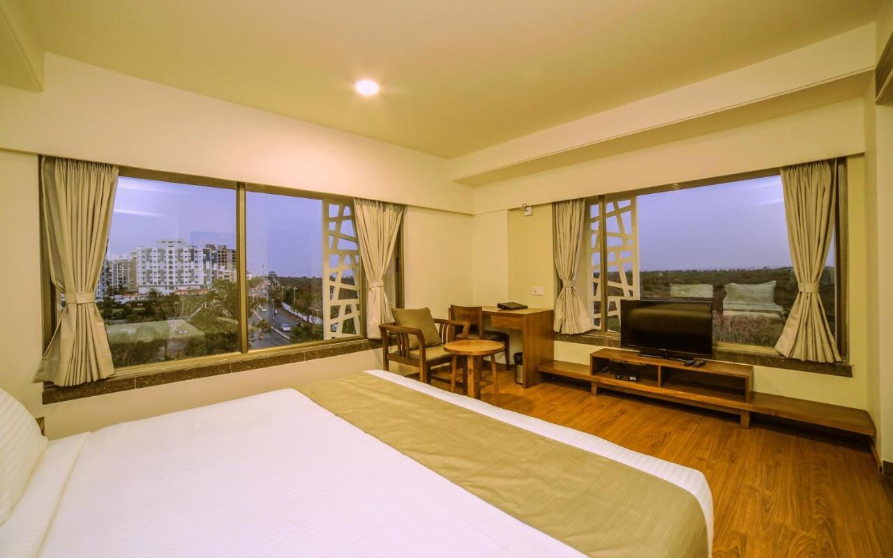 The Basil Park Hotel Bhavnagar Exterior photo