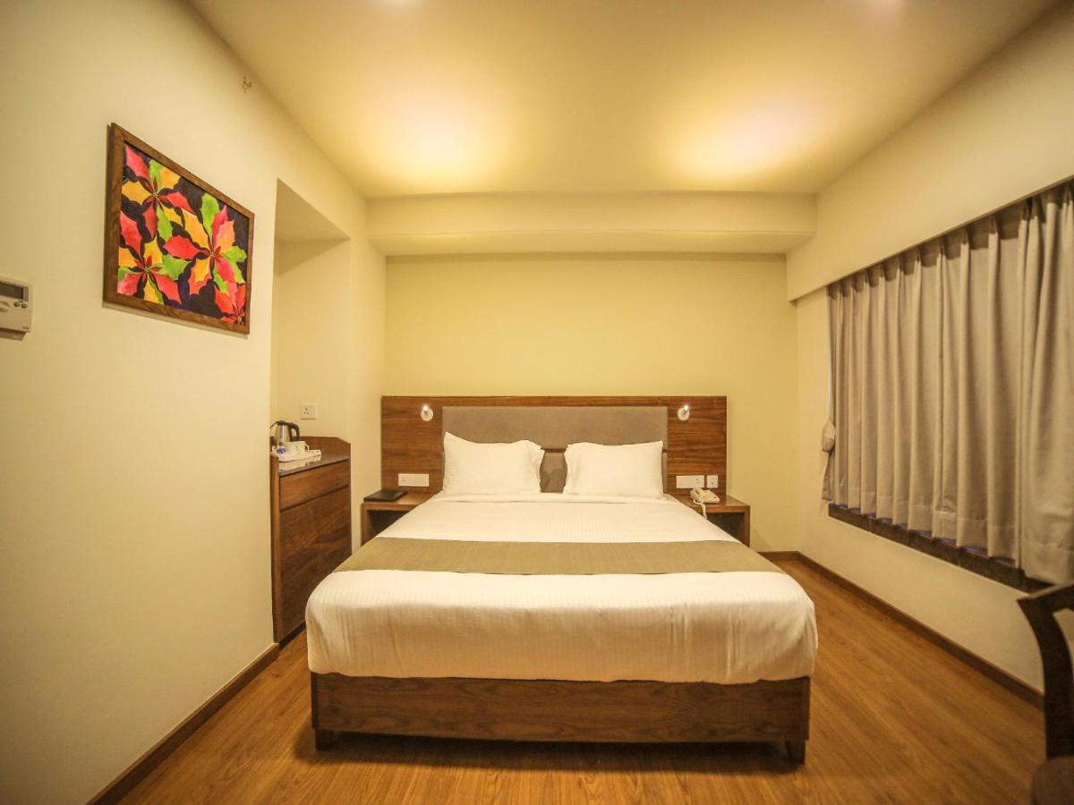 The Basil Park Hotel Bhavnagar Exterior photo