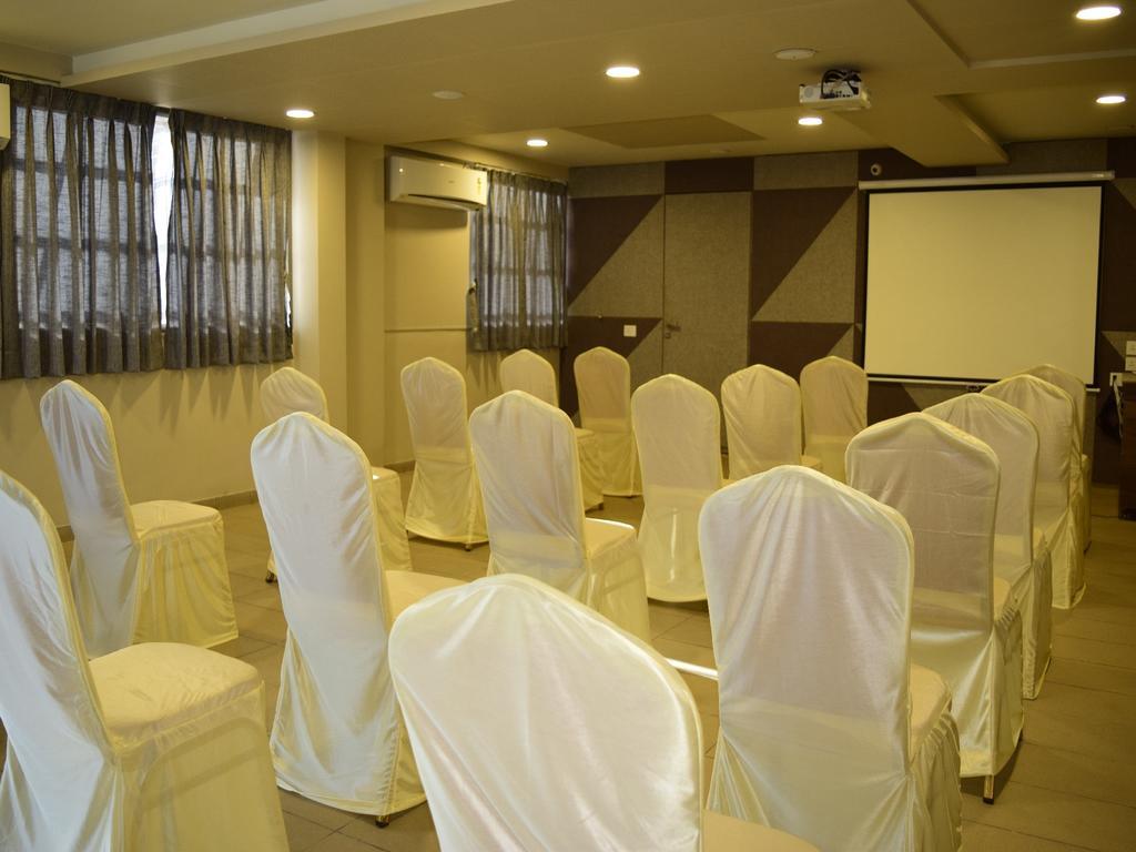 The Basil Park Hotel Bhavnagar Exterior photo
