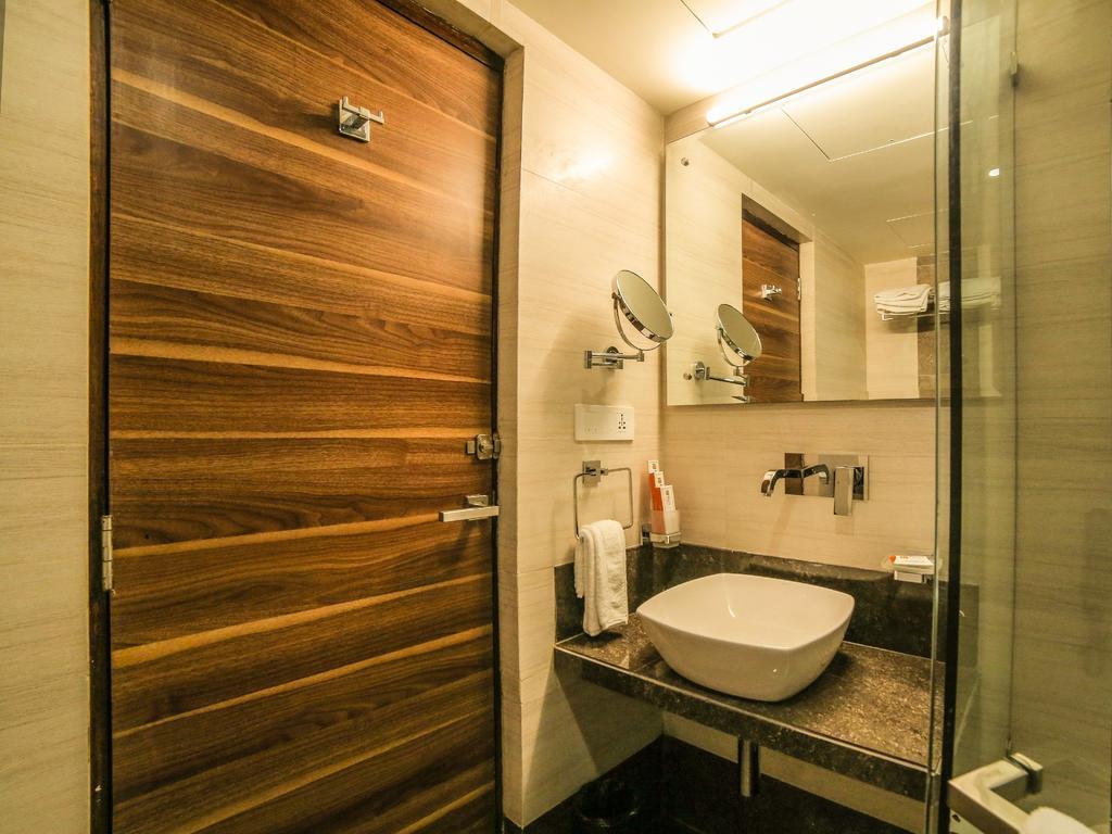 The Basil Park Hotel Bhavnagar Room photo