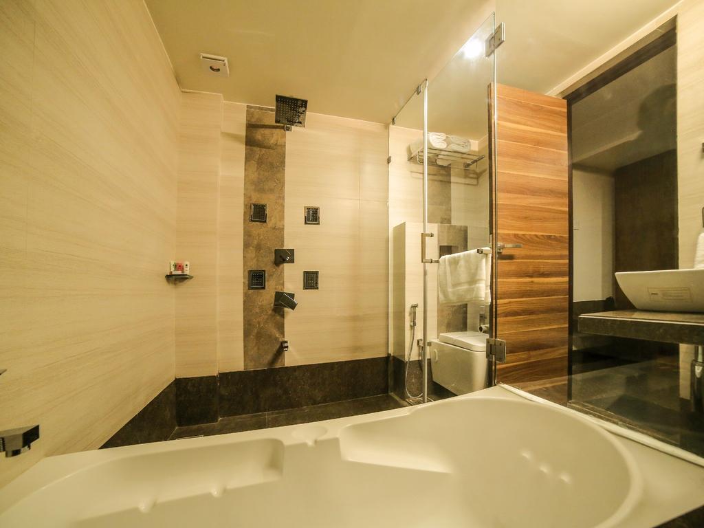 The Basil Park Hotel Bhavnagar Room photo
