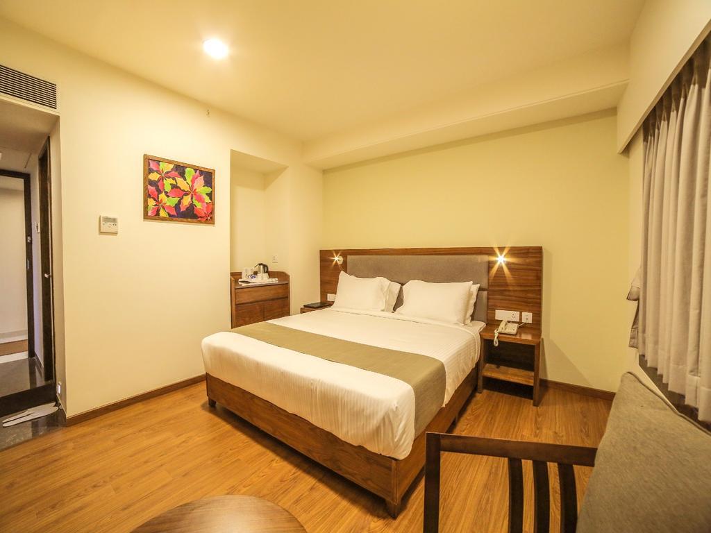 The Basil Park Hotel Bhavnagar Room photo