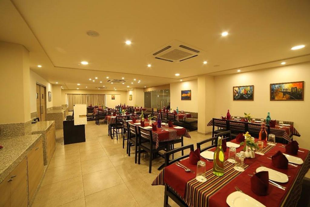 The Basil Park Hotel Bhavnagar Exterior photo