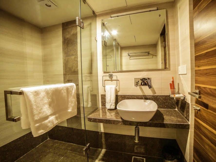 The Basil Park Hotel Bhavnagar Exterior photo